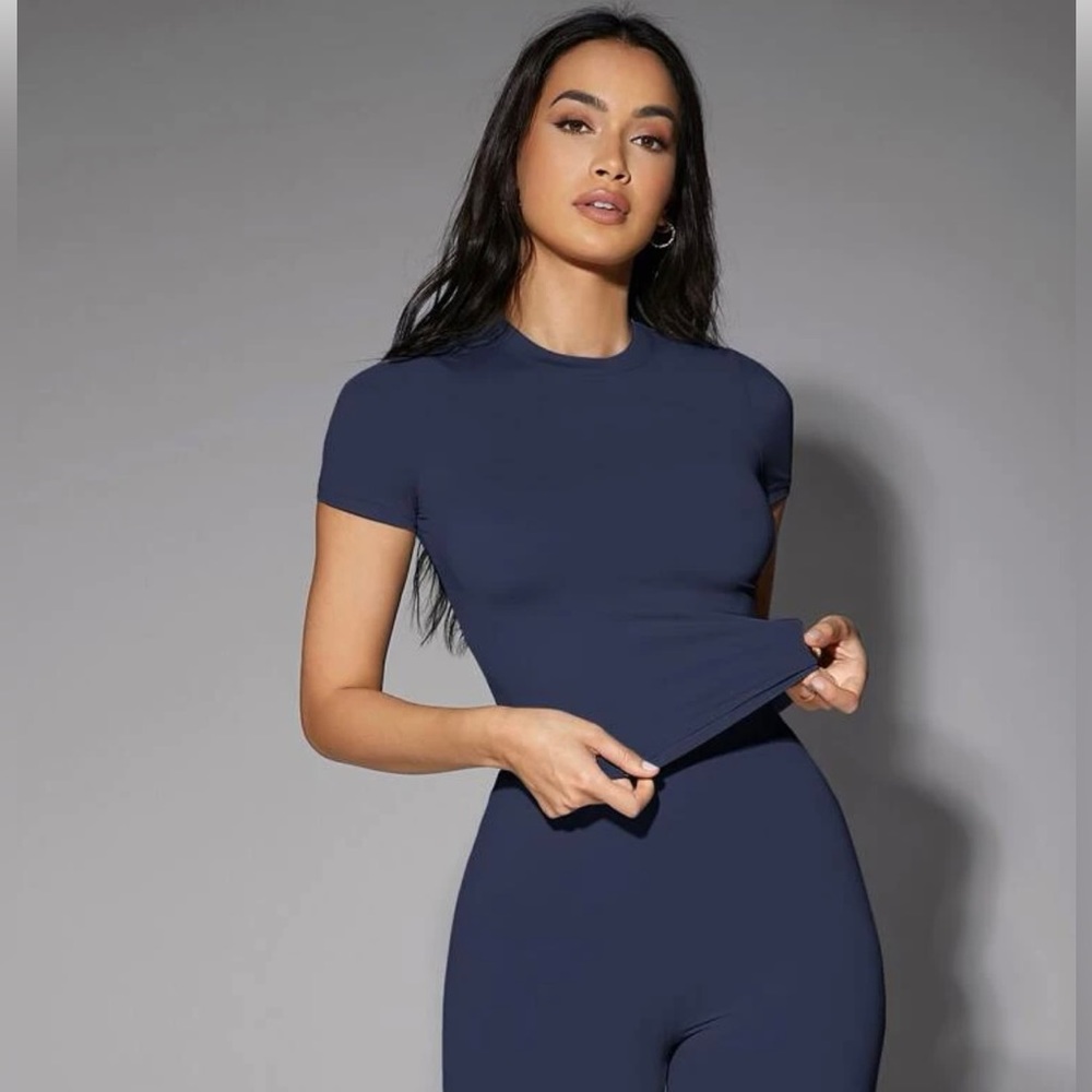 Navy blue fitted tee size M